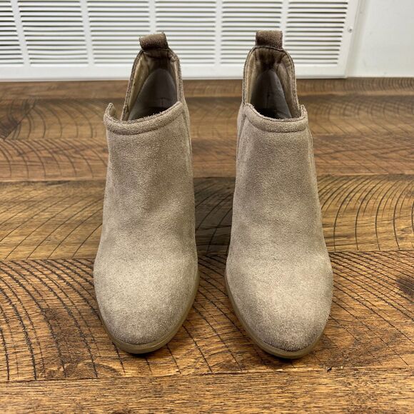 VINCE CAMUTO 8 Francia Suede Bootie Cut Out Pull On Boots - Picture 1 of 7